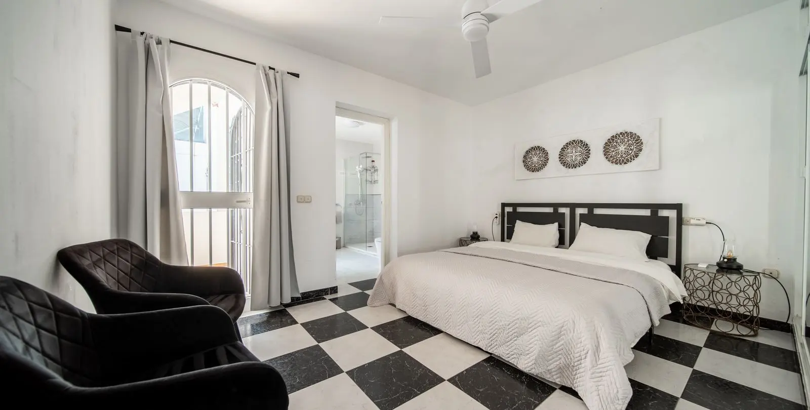 Sale of detached villa in El Coto 15