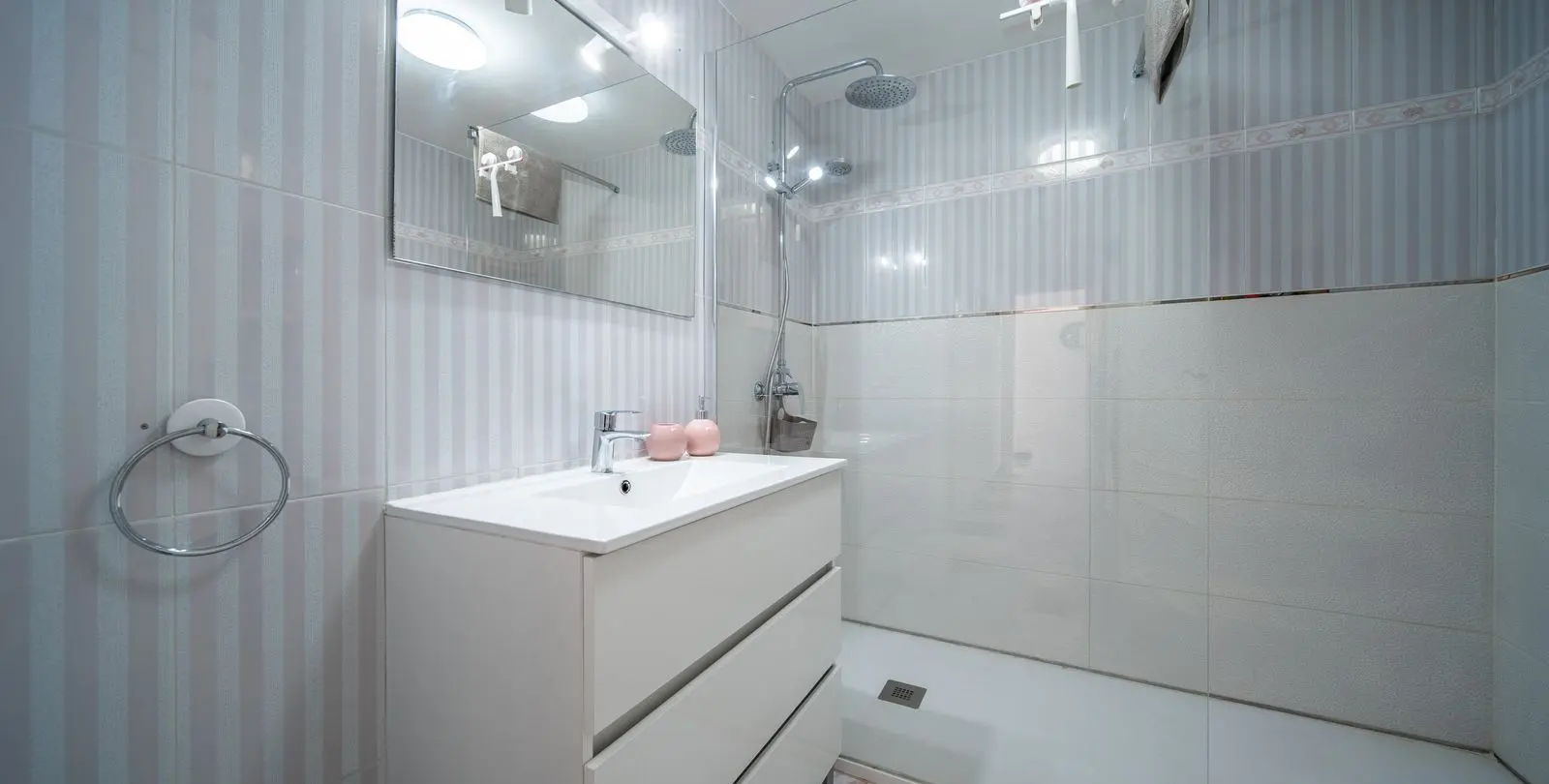 Sale of detached villa in El Coto 20