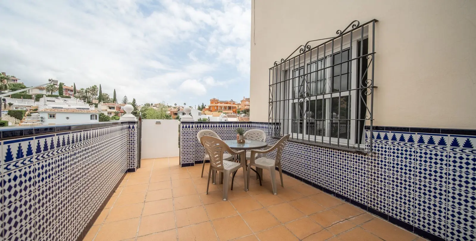 Sale of detached villa in El Coto 21