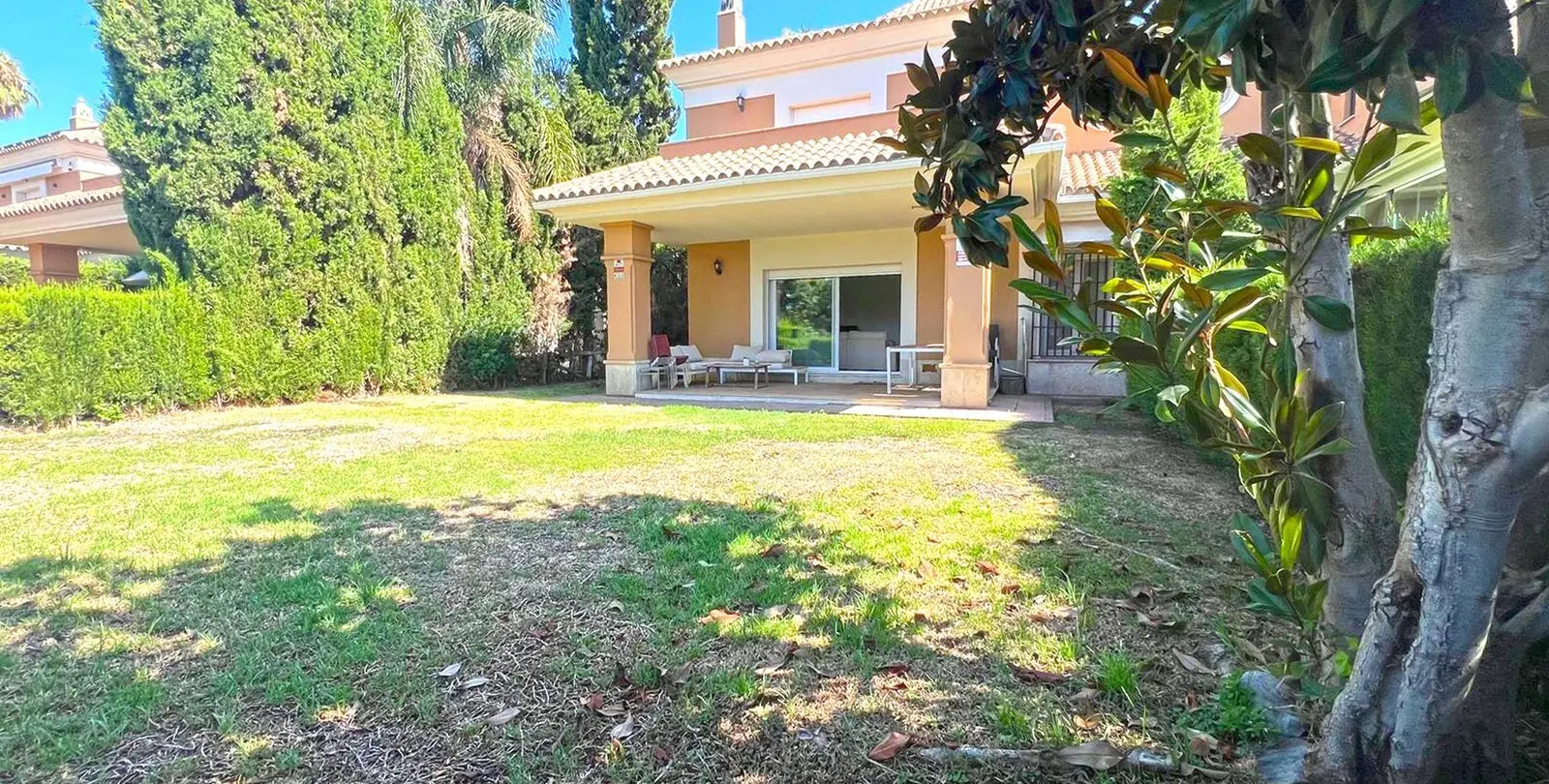 Продажа дома на две семьи в Marbella 2