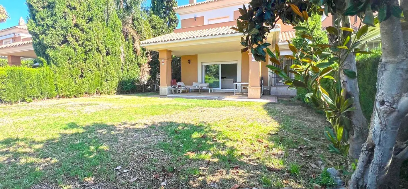Продажа дома на две семьи в Marbella 1
