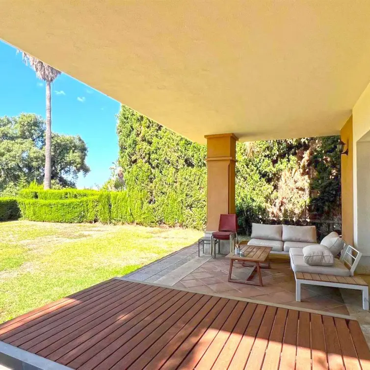 Продажа дома на две семьи в Marbella