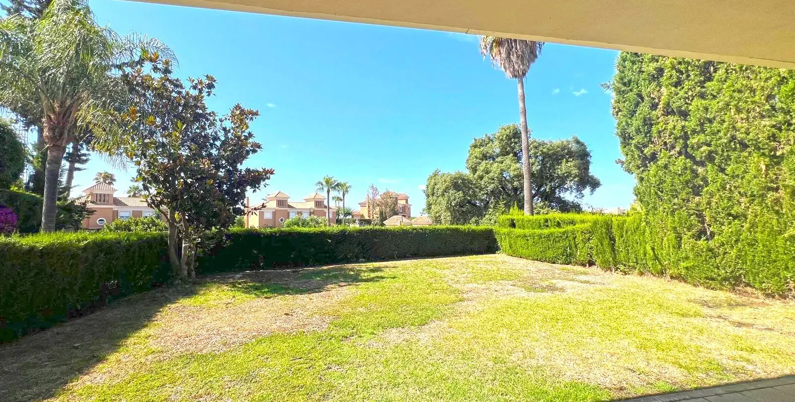 Продажа дома на две семьи в Marbella 5