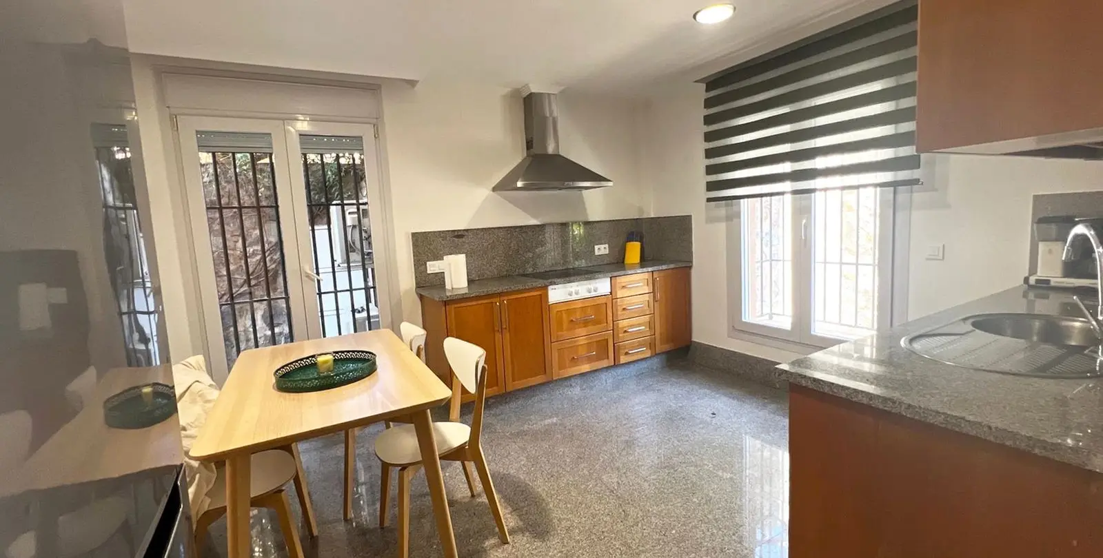 Продажа дома на две семьи в Marbella 10