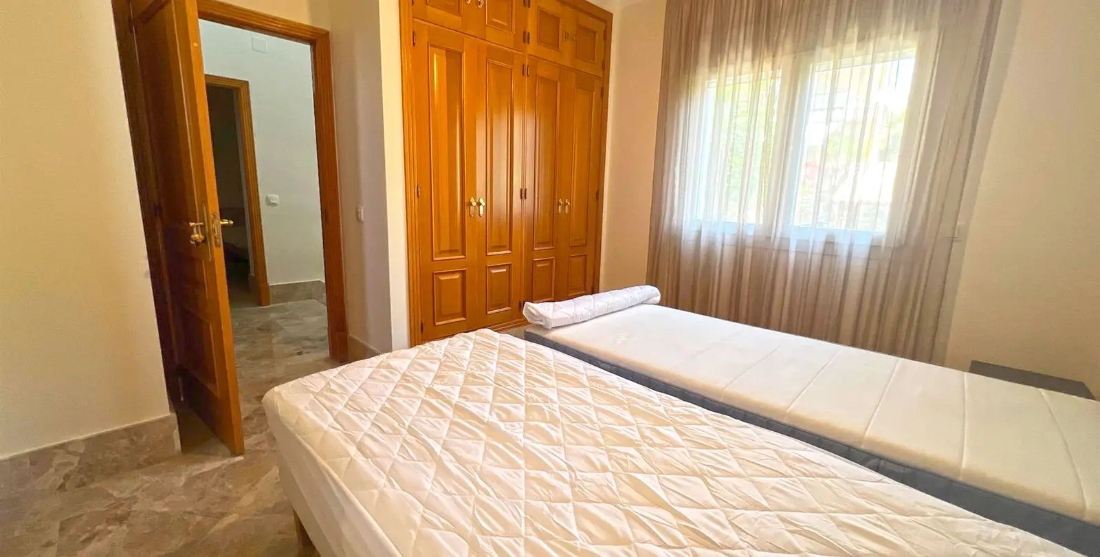 Продажа дома на две семьи в Marbella 17