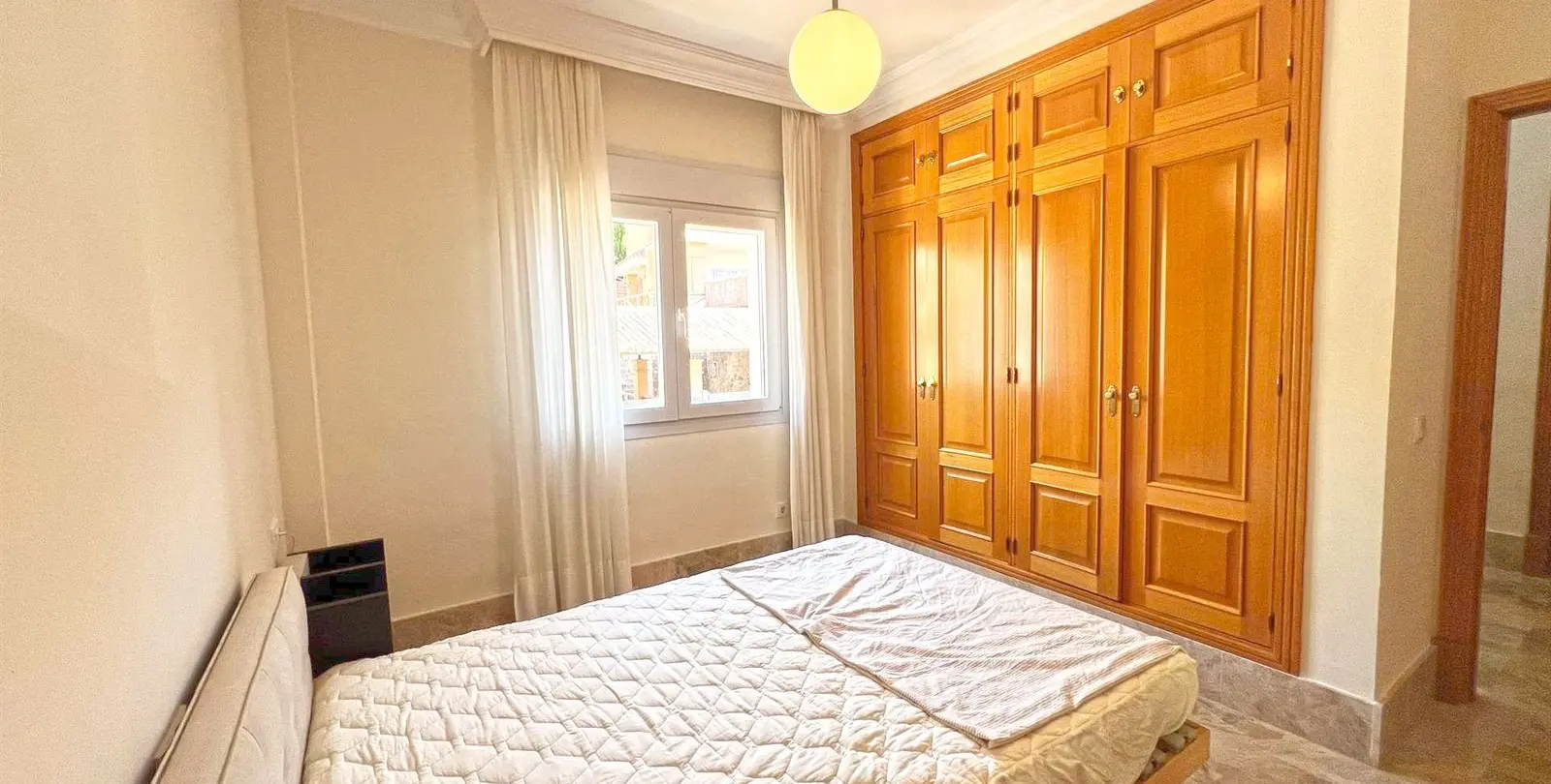 Продажа дома на две семьи в Marbella 25