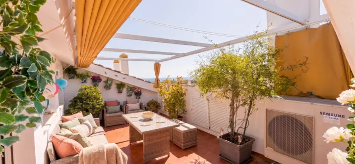 Sale of penthouse duplex in The Golden Mile 1