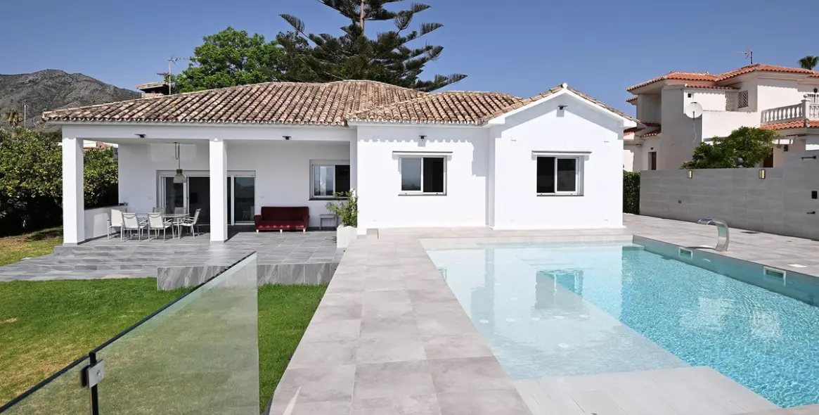 Sale of detached villa in Malaga 1