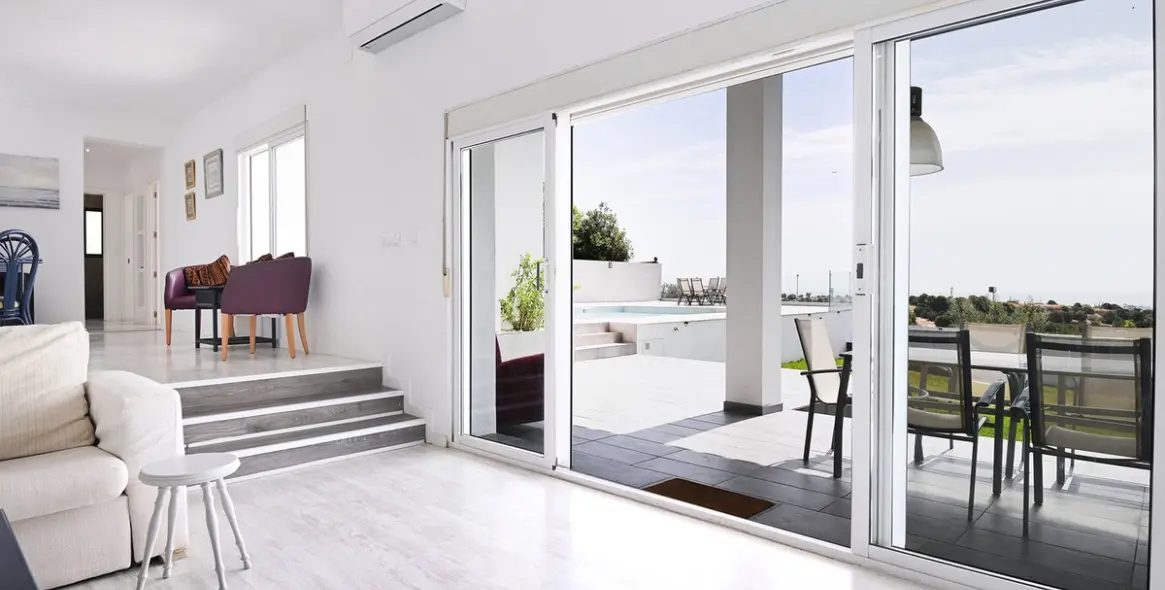 Sale of detached villa in Malaga 5