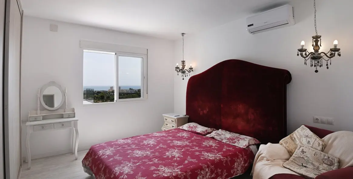 Sale of detached villa in Malaga 10