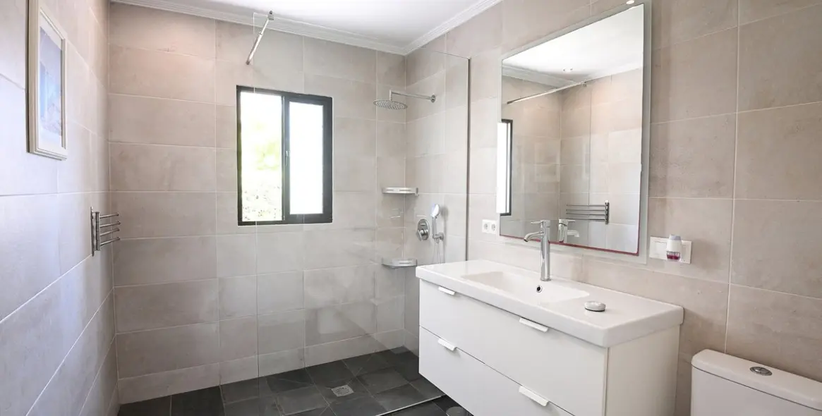 Sale of detached villa in Malaga 12
