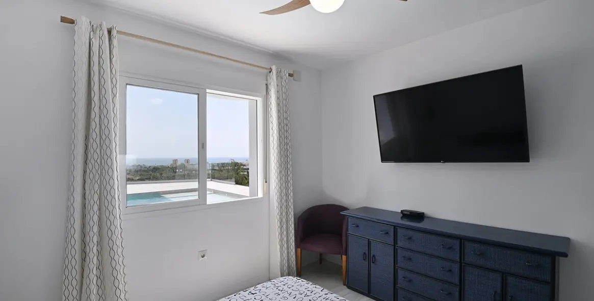 Sale of detached villa in Malaga 16