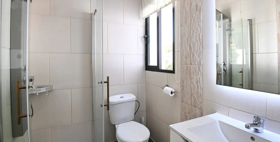 Sale of detached villa in Malaga 19