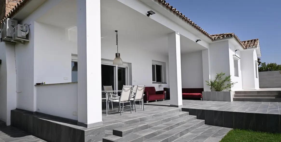Sale of detached villa in Malaga 26