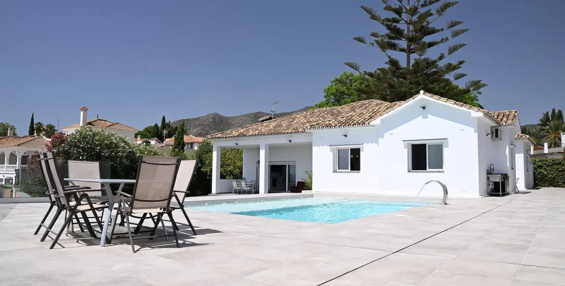 Sale of detached villa in Malaga 27