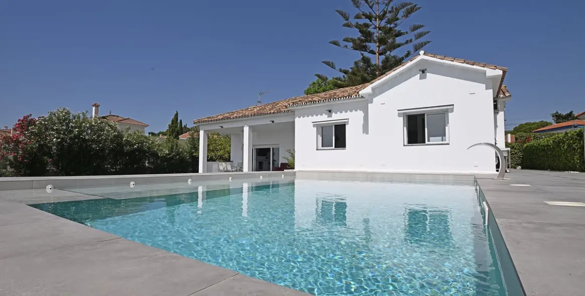 Sale of detached villa in Malaga 28