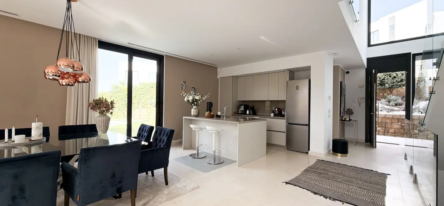 Sale of semi-detached house in Calahonda 3