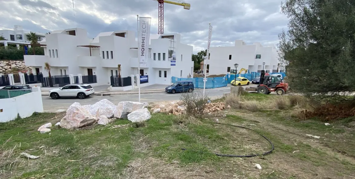Sale of residential plot in Nueva Andalucía 1