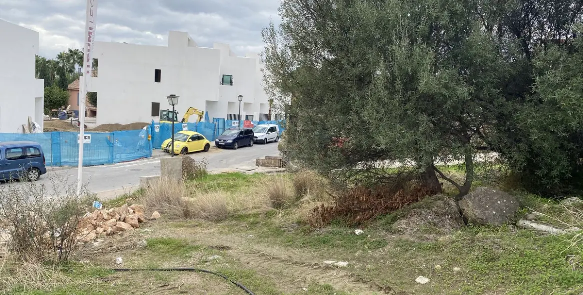 Sale of residential plot in Nueva Andalucía 2