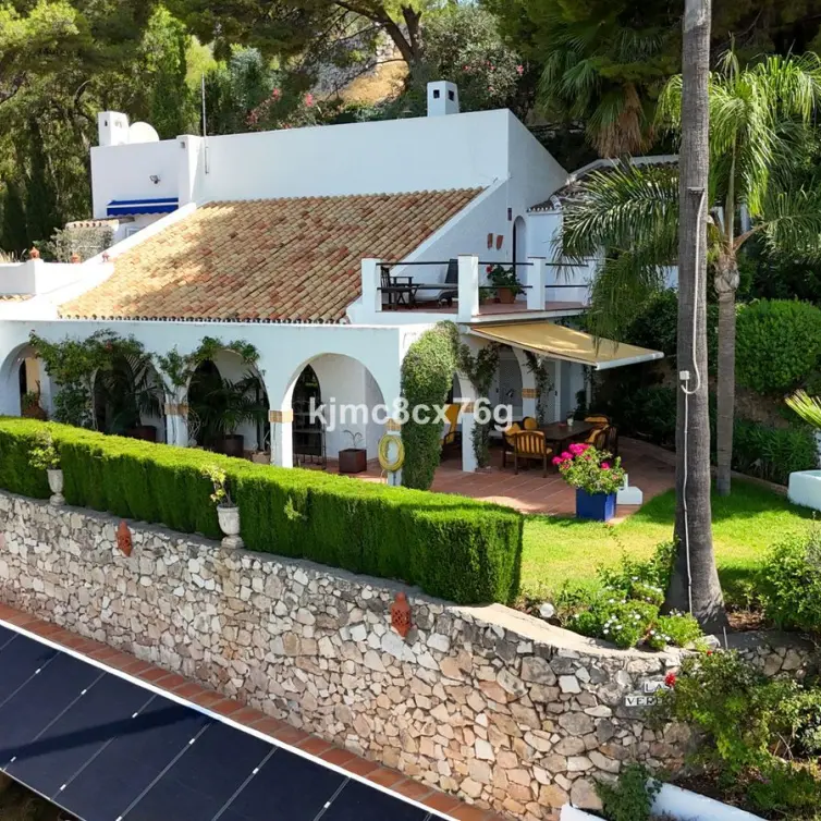 Продажа  отдельно стоящей виллы в Mijas