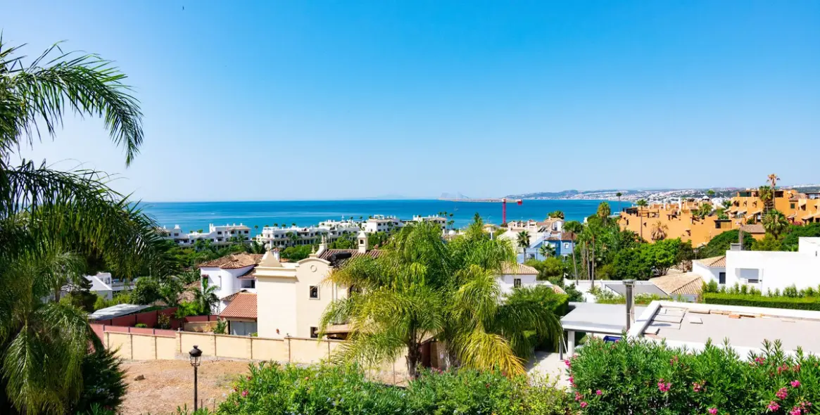 Sale of detached villa in Estepona 35