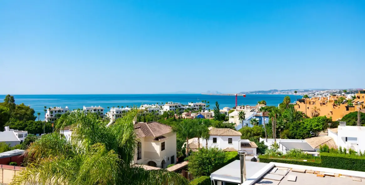 Sale of detached villa in Estepona 37