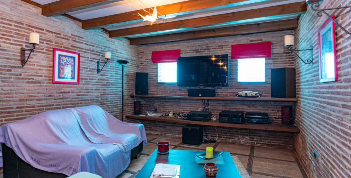 Sale of detached villa in Estepona 50