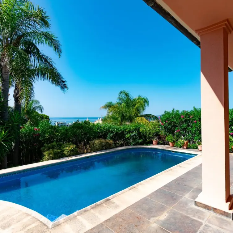 Продажа  отдельно стоящей виллы в Estepona