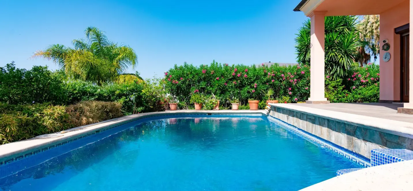 Продажа  отдельно стоящей виллы в Estepona 1