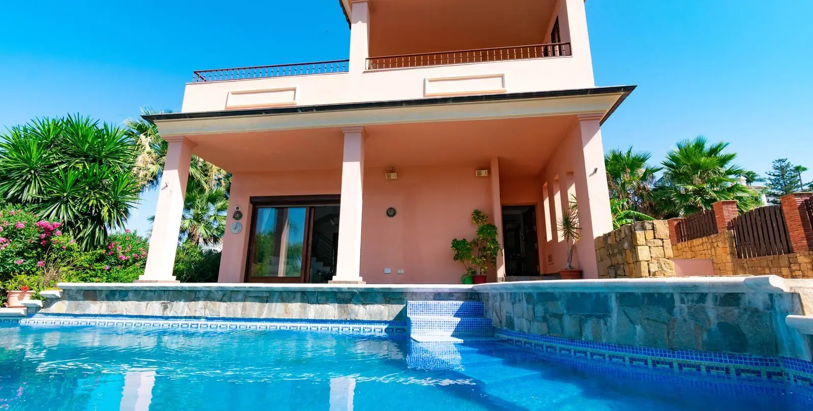 Продажа  отдельно стоящей виллы в Estepona 4