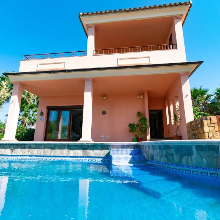Продажа  отдельно стоящей виллы в Estepona
