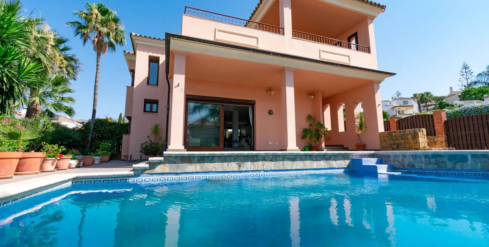 Продажа  отдельно стоящей виллы в Estepona 5