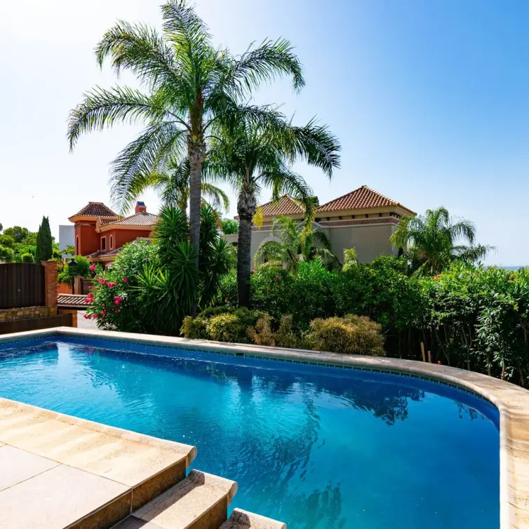 Продажа  отдельно стоящей виллы в Estepona