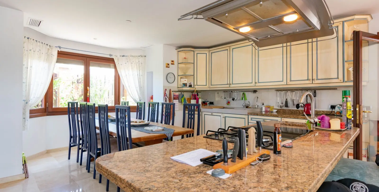 Продажа  отдельно стоящей виллы в Estepona 10
