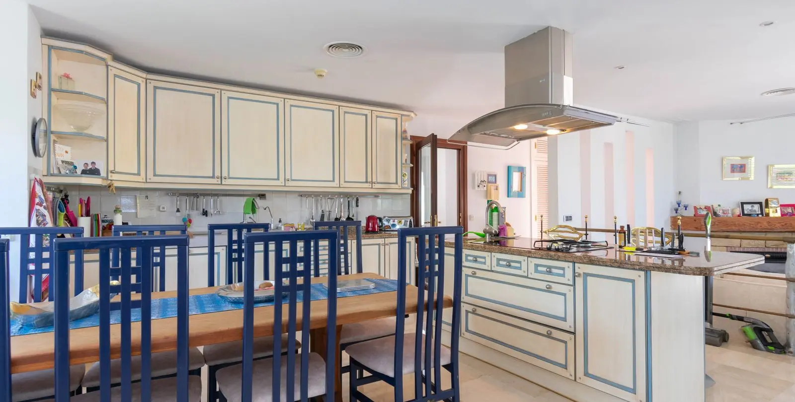 Продажа  отдельно стоящей виллы в Estepona 12