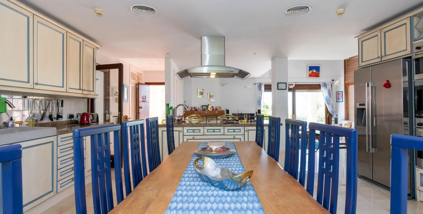 Продажа  отдельно стоящей виллы в Estepona 13