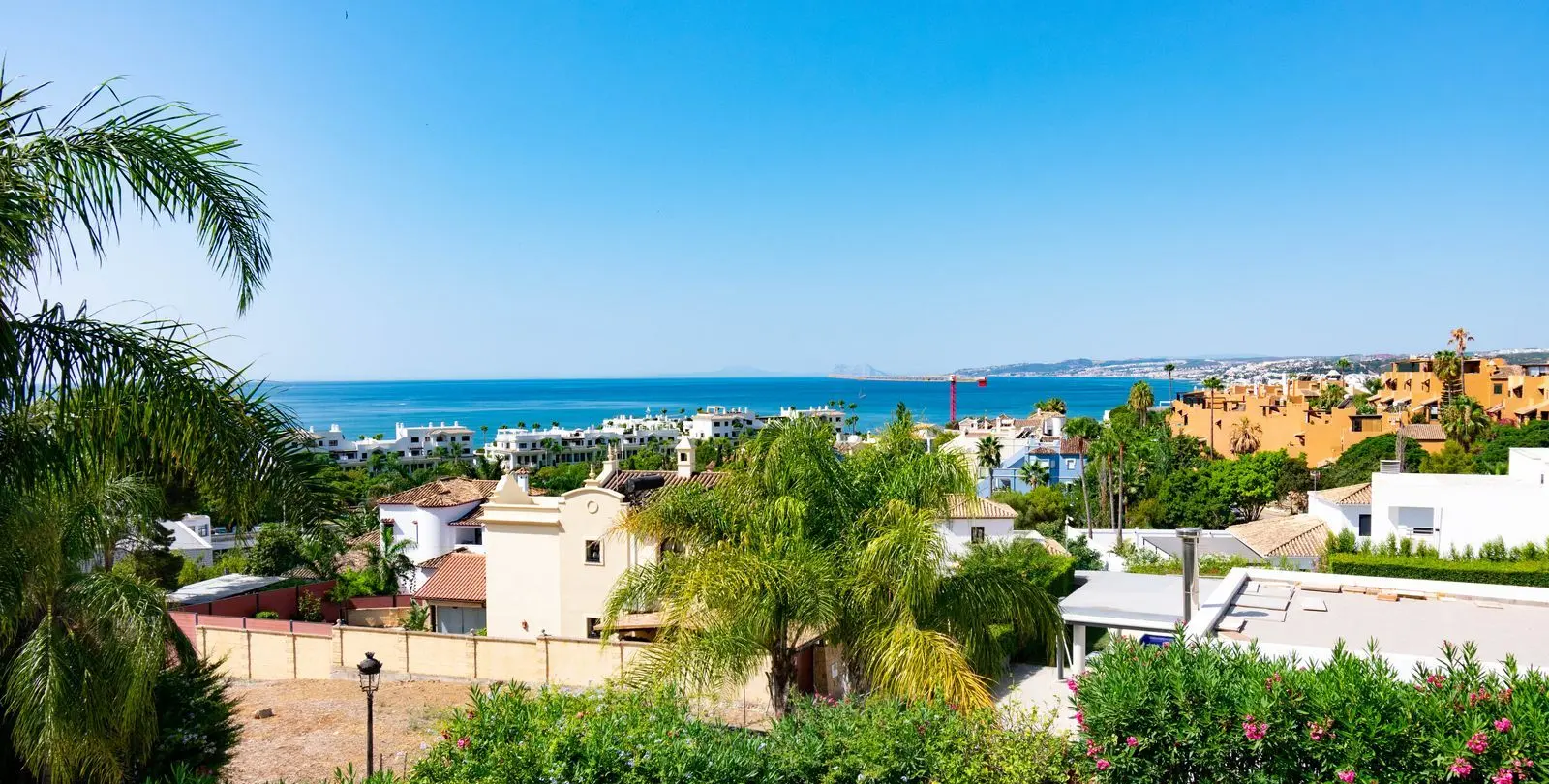 Продажа  отдельно стоящей виллы в Estepona 35