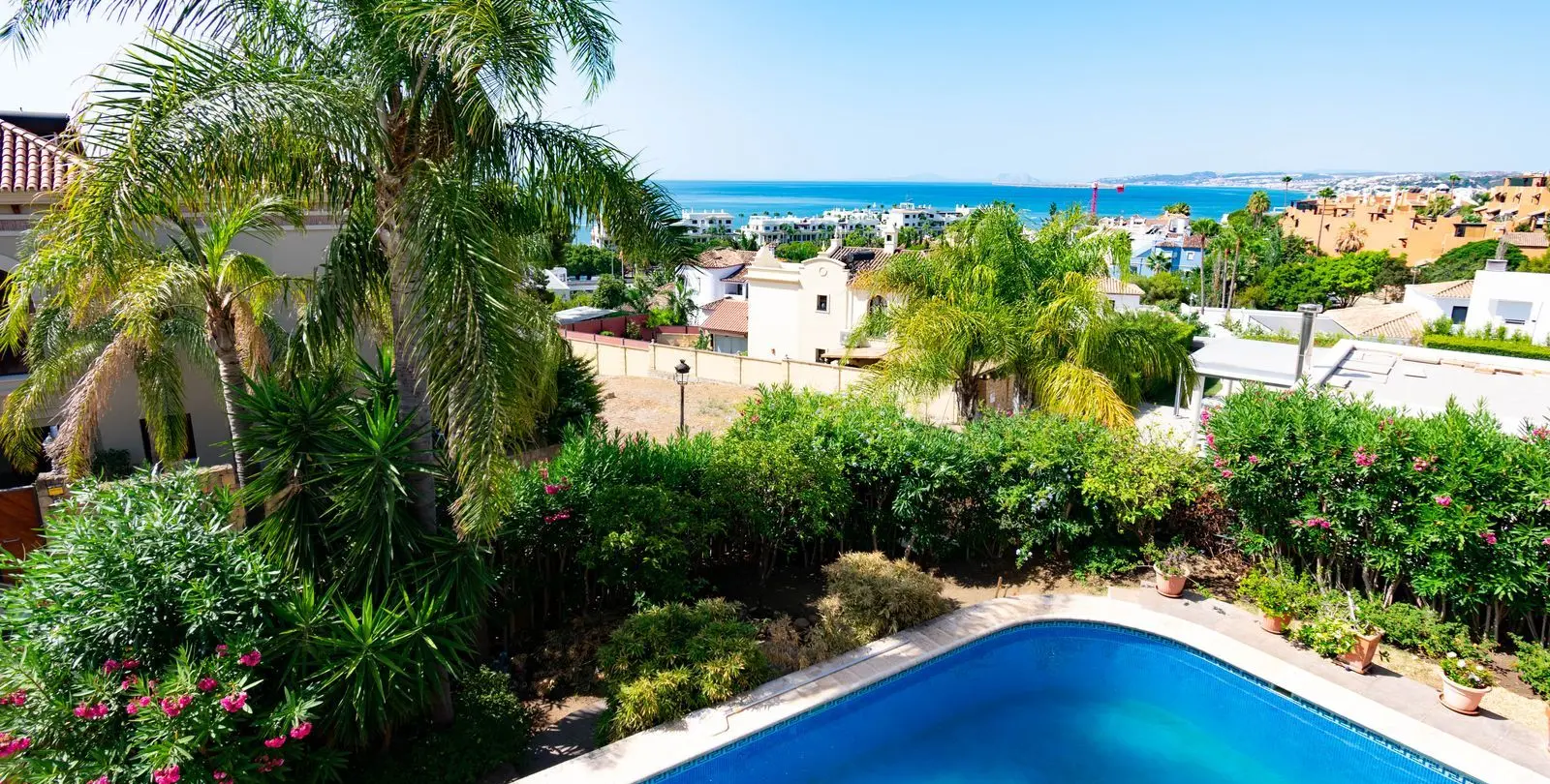 Продажа  отдельно стоящей виллы в Estepona 38