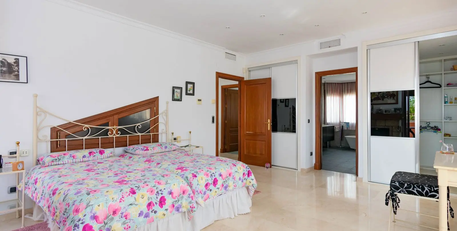 Продажа  отдельно стоящей виллы в Estepona 41