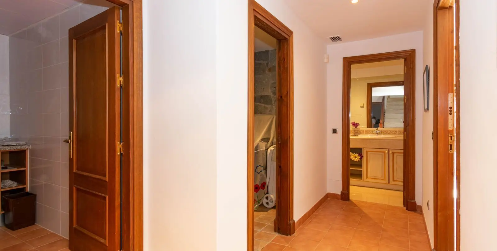 Продажа  отдельно стоящей виллы в Estepona 44