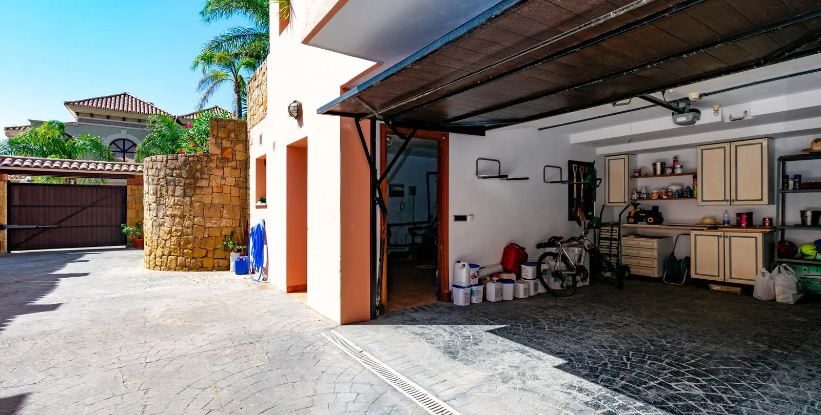 Продажа  отдельно стоящей виллы в Estepona 51