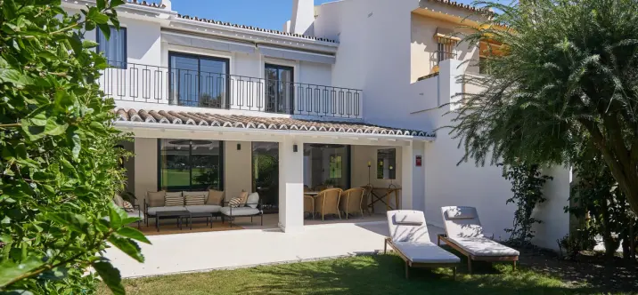 Sale of townhouse in Nueva Andalucía 0