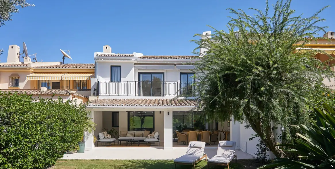 Sale of townhouse in Nueva Andalucía 3