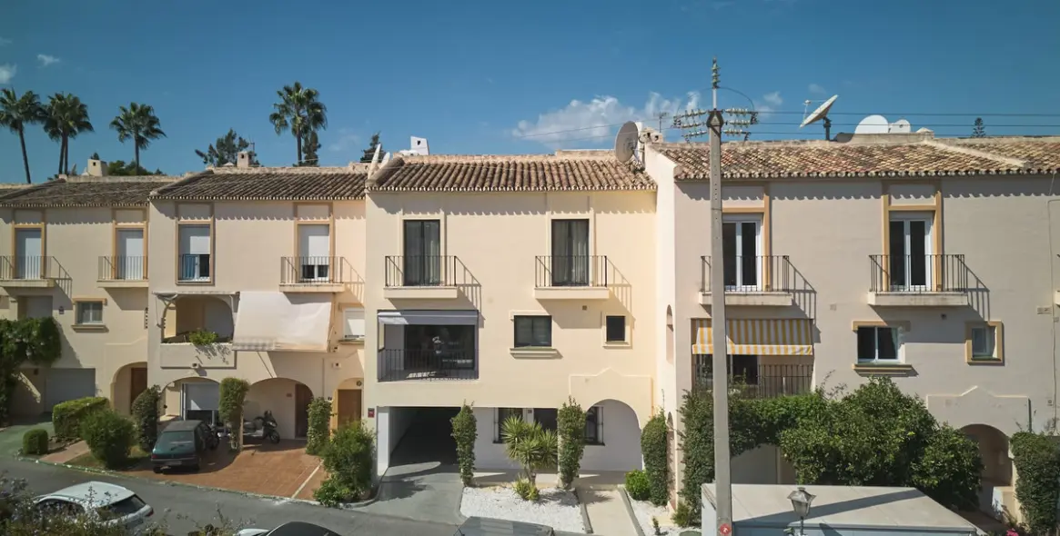 Sale of townhouse in Nueva Andalucía 43