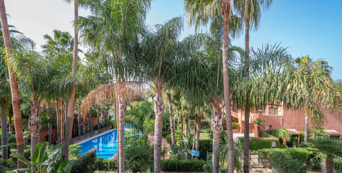 Sale of townhouse in The Golden Mile 1
