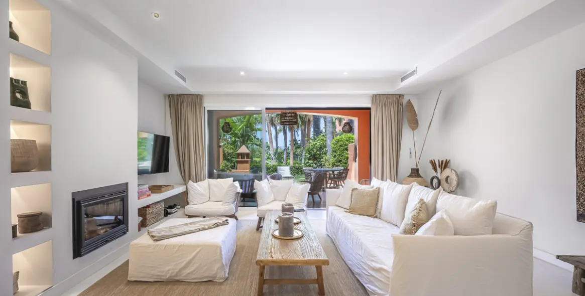 Sale of townhouse in The Golden Mile 2