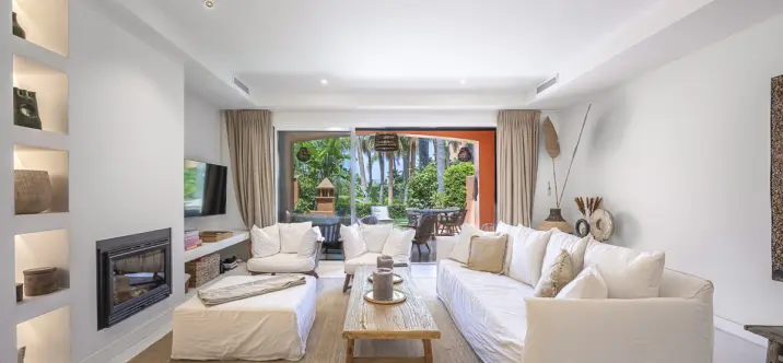 Sale of townhouse in The Golden Mile 1
