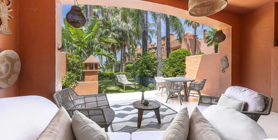 Sale of townhouse in The Golden Mile 3