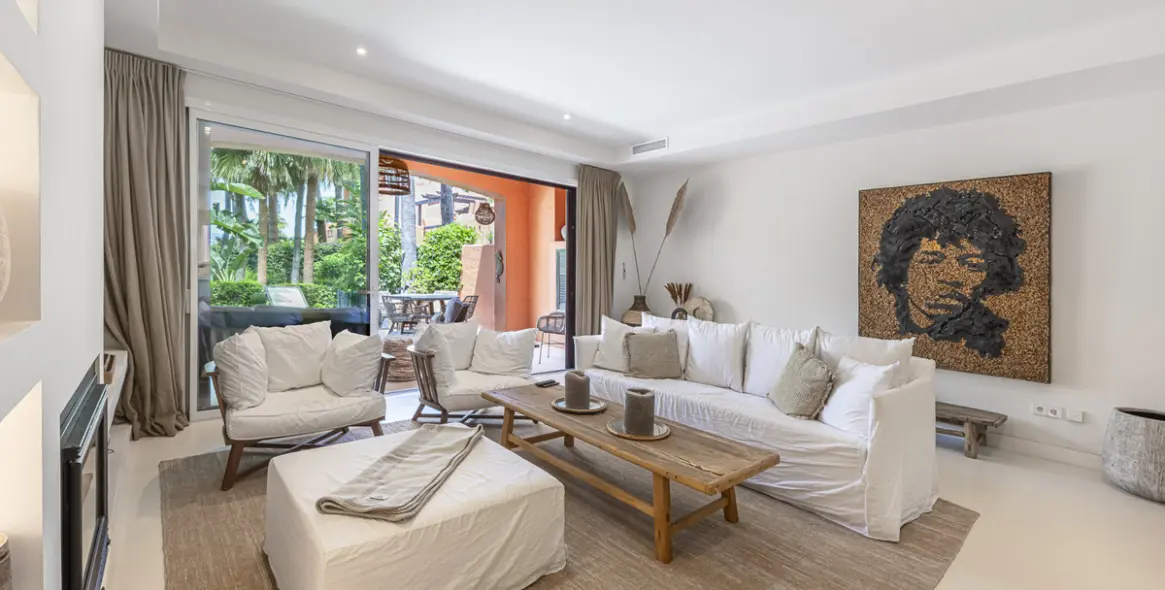 Sale of townhouse in The Golden Mile 4