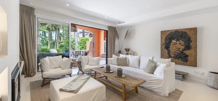 Sale of townhouse in The Golden Mile 3